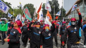 Buruh Gelar Demo di DPR dan Kemnaker Hari Ini, Tuntut Revisi UMP DKI-Jabar